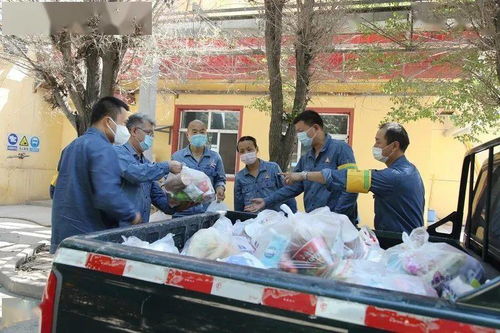 住廠生活有困難 干部服務(wù)隊(duì)來(lái)了