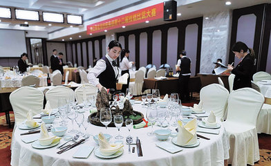 我省基層工會(huì)競(jìng)相"秋點(diǎn)兵" 上萬(wàn)場(chǎng)比武展技能秀風(fēng)采